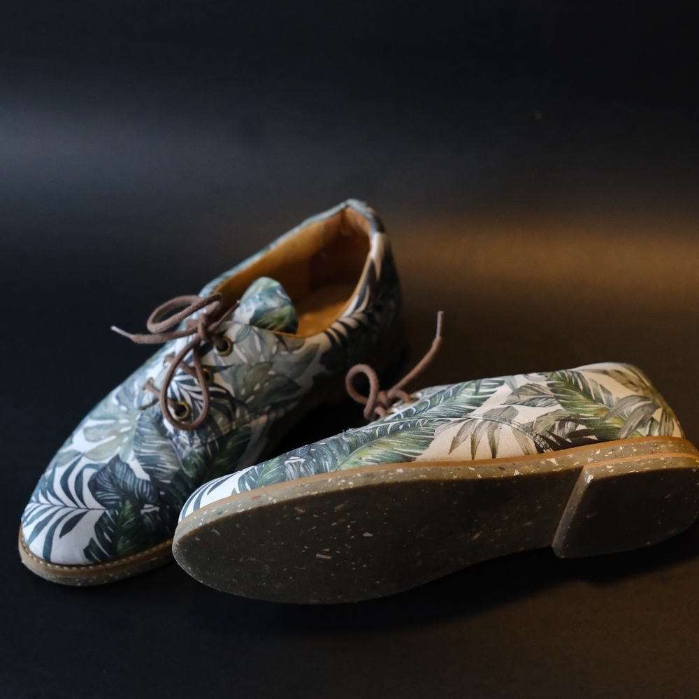 Funky Vegan Oxfords With Tropical Print | Very Gently Used | Size 7 | Insecta